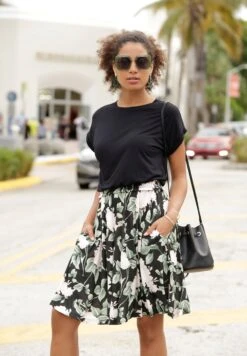 Buffalo Vestido Ligero - Schwarz Rosa Bedruckt -Buffalo 2f7e225e181e4b36aade5b9b721fadc0