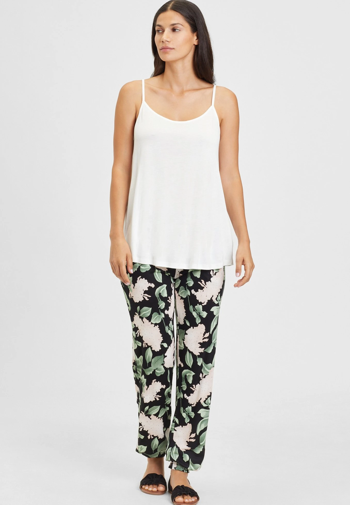 Buffalo Pantalones Deportivos - Schwarz Rosa Bedruckt 2 Buffalo Pantalones Deportivos - Schwarz Rosa Bedruckt - Imagen 2